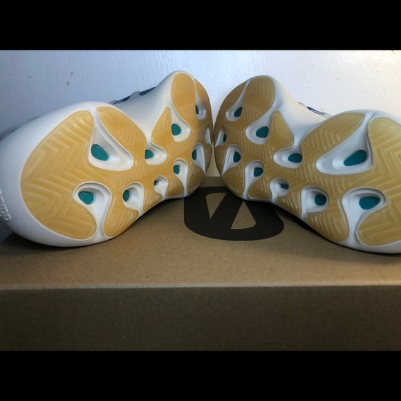 Size 4 - adidas Yeezy 700 V3 Kyanite 2021(GY0260) - Picture 8 of 11